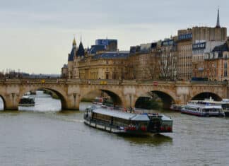 Optez pour la privatisation d'une péniche Depositphotos_Photomichel2023